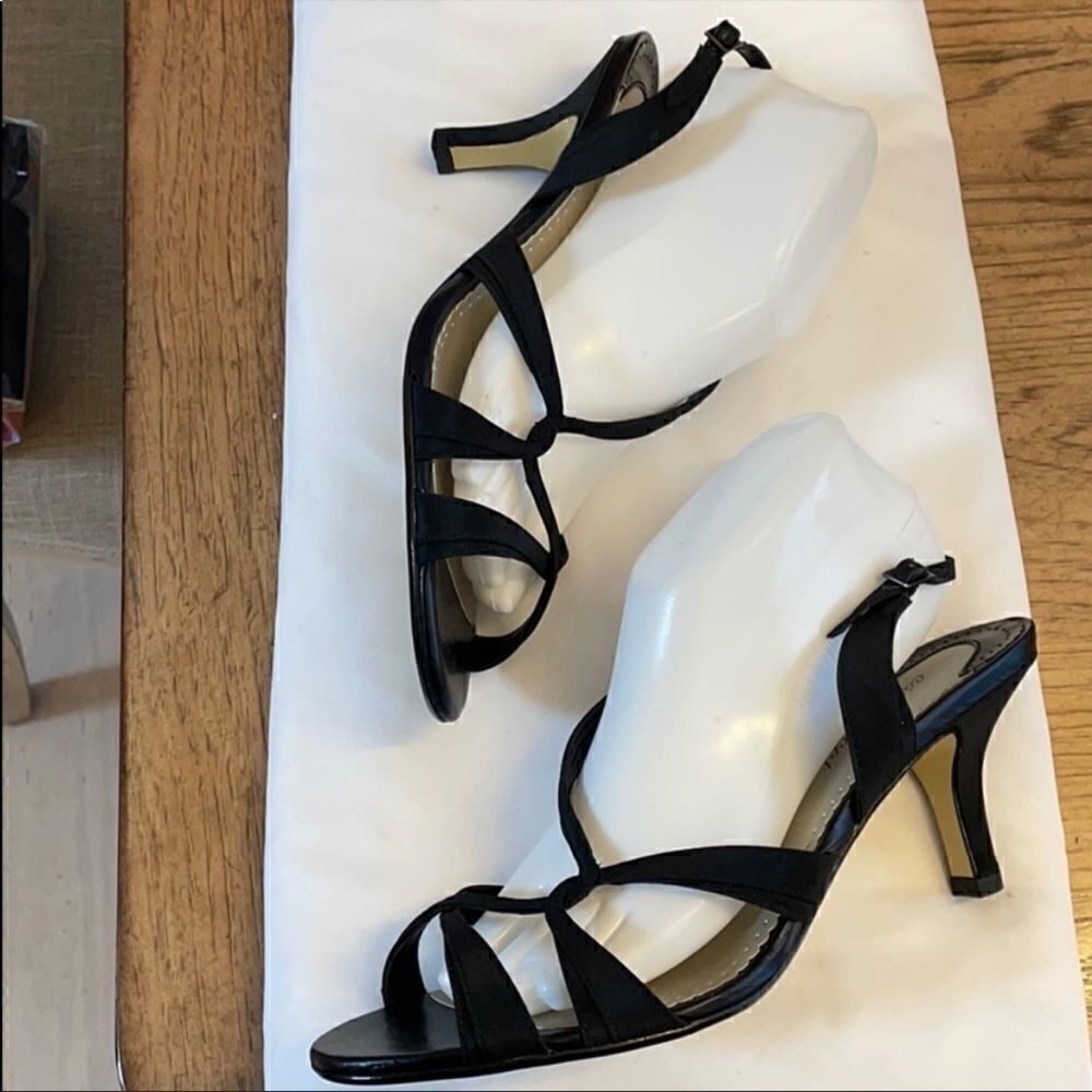 EASY STREET STRAPPY LEATHER/FABRIC SANDALS… - Picture 2 of 7
